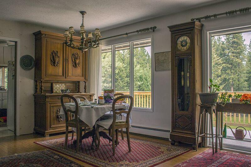 The Cozy Cubbyhole B&B 100 Mile House Exterior photo